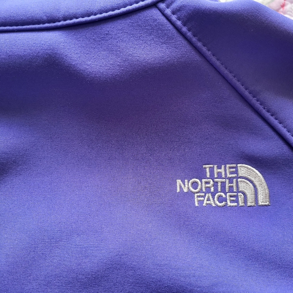 The North Face Women's Apex Jacket L/G in Indigo - Picture 6 of 11